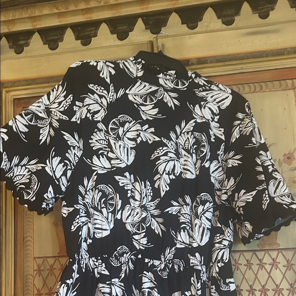 crown & ivy Black and White Botanical Tiered Midi Dress NWOT - Picture 6 of 7